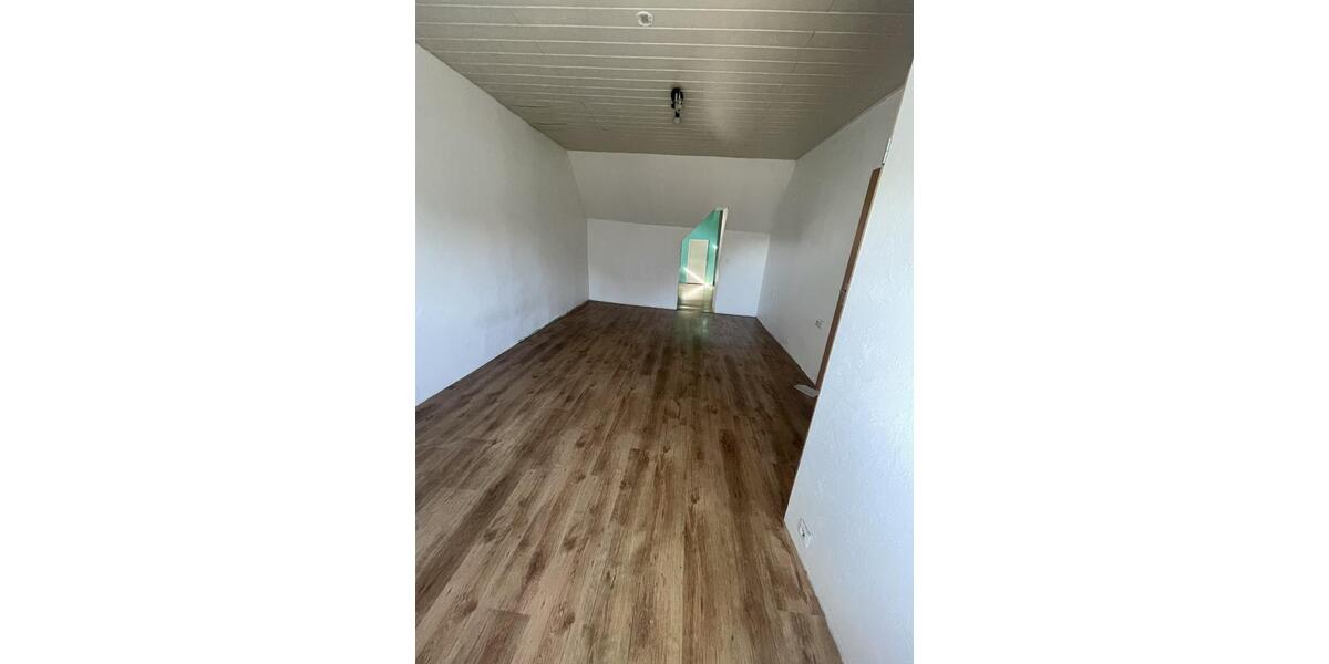 Dachgeschoßwohnung Herne - 9 Zimmer, 180 m&sup2;, 1.530&euro; | Angebot:26126975