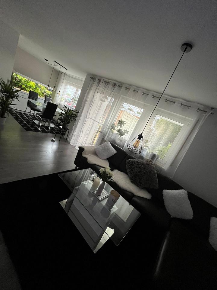 Ruhige 2 Zimmer-EG-Wohnung mit Terrasse & Stellplätzen Bettringen