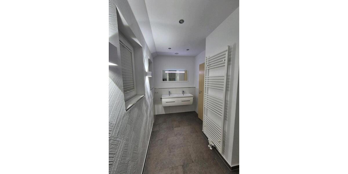 Dachgeschoßwohnung Lennestadt - 5 Zimmer, 90 m&sup2;, 800&euro; | Angebot:24839147