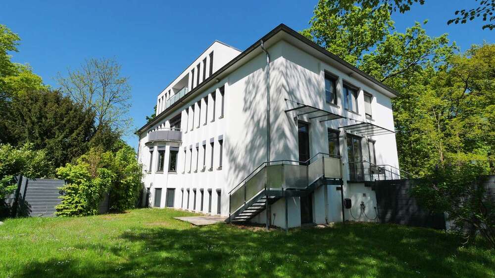 Etagenwohnung Bad Lippspringe - 4 Zimmer, 189 m&sup2;, 1.900&euro; | Angebot:25510968
