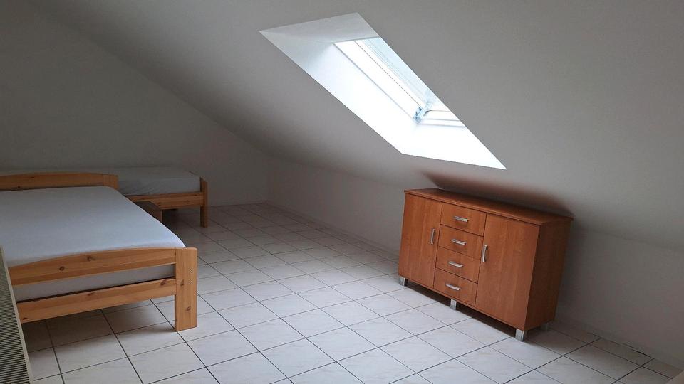 Dachgeschoßwohnung Jagsthausen - 3 Zimmer, 90 m&sup2;, 1.100&euro; | Angebot:23886728
