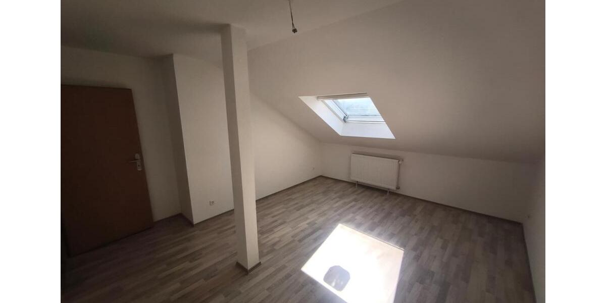 Dachgeschoßwohnung Zwickau - 3 Zimmer, 75 m&sup2;, 500&euro; | Angebot:26705459