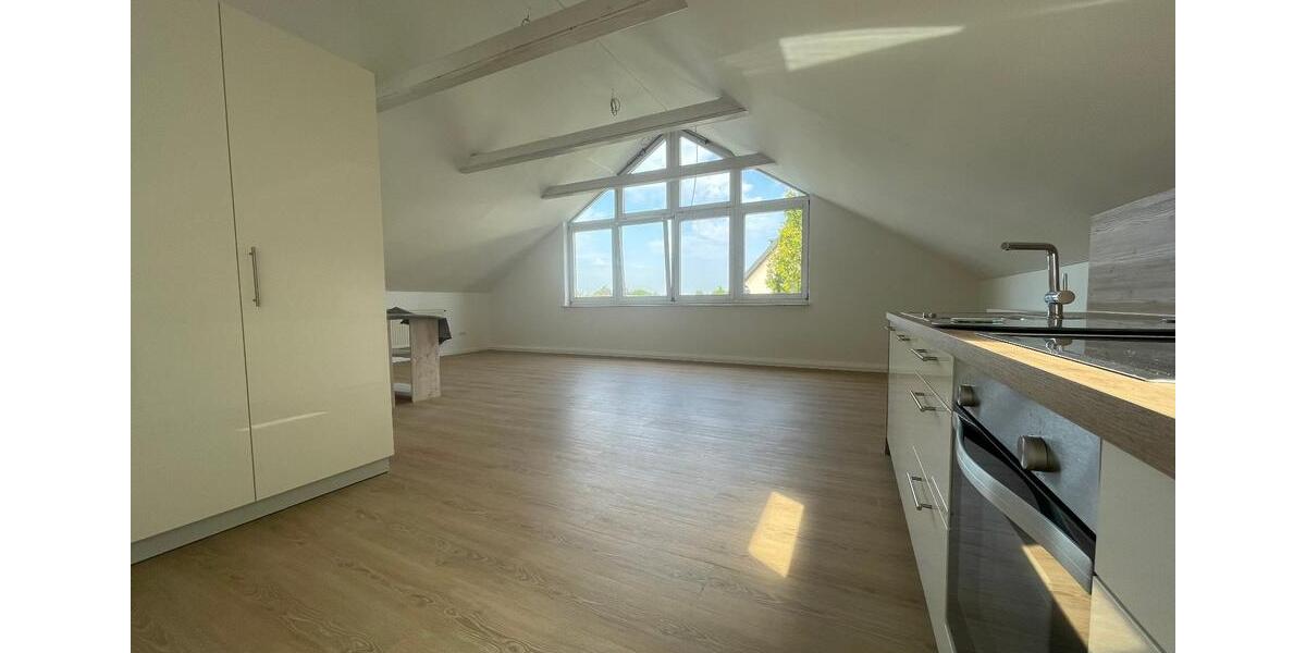 Dachgeschoßwohnung Weiden in der Oberpfalz - 3 Zimmer, 110 m&sup2;, 1.000&euro; | Angebot:25852677