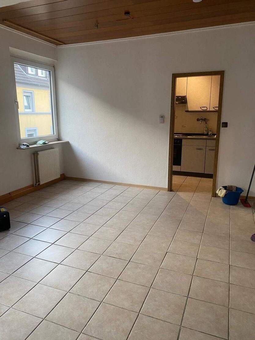 Attraktive 2-Zimmer-Wohnung frisch renoviert und bezugsbereit - Duschbad Böden Laminat Wände Einbauküche etc.TOPPP 2 zimmer