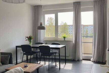 Helle, schöne 3 Zi-Whg. m. Balkon u. Stellplatz, voll möbliert 3 zimmer