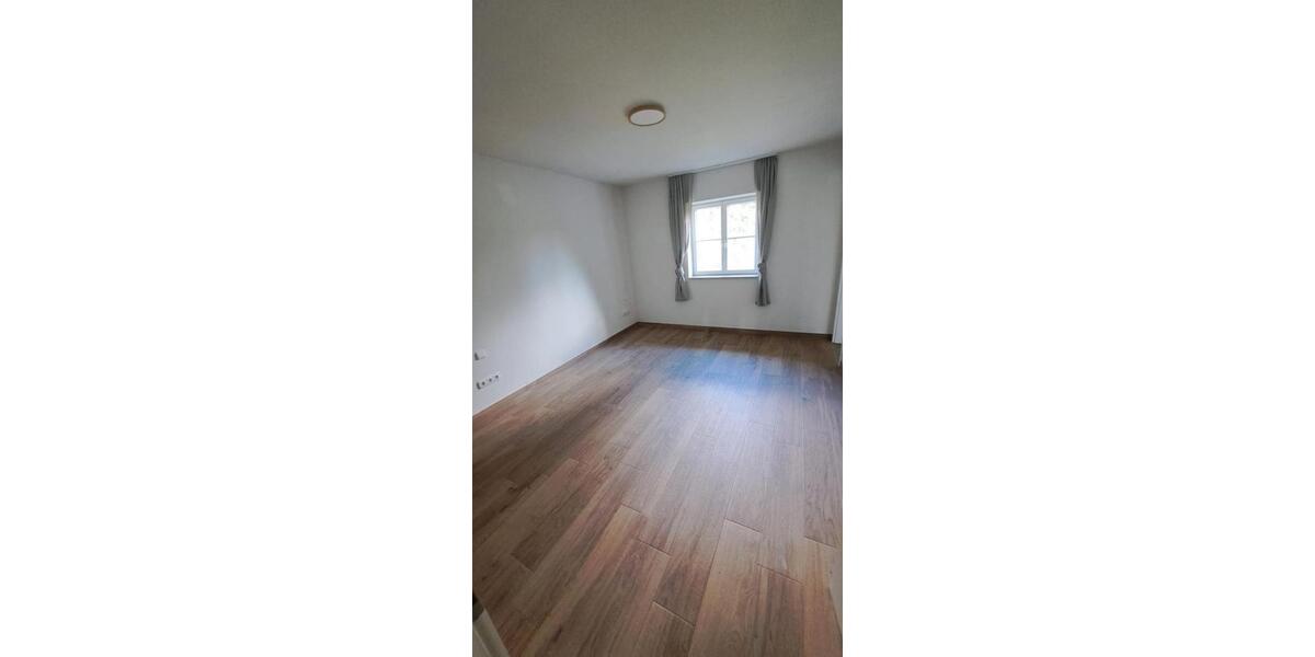 Etagenwohnung Breitenbrunn - 3 Zimmer, 102 m&sup2;, 1.100&euro; | Angebot:26586137