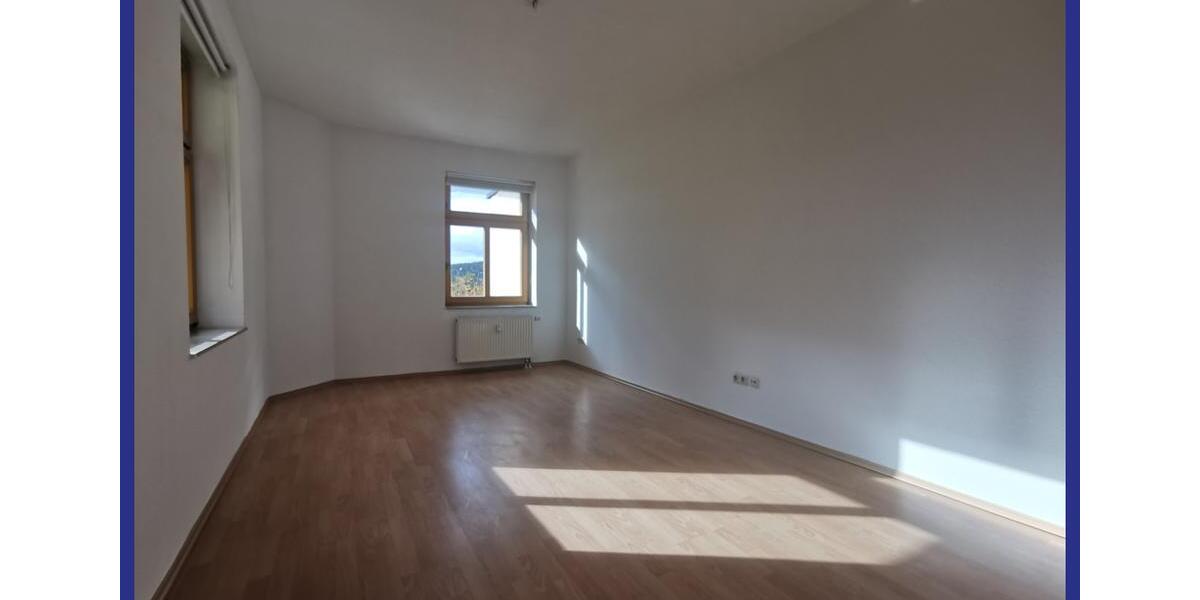 Dachgeschoßwohnung Gera - 4 Zimmer, 83 m&sup2;, 500&euro; | Angebot:25976845