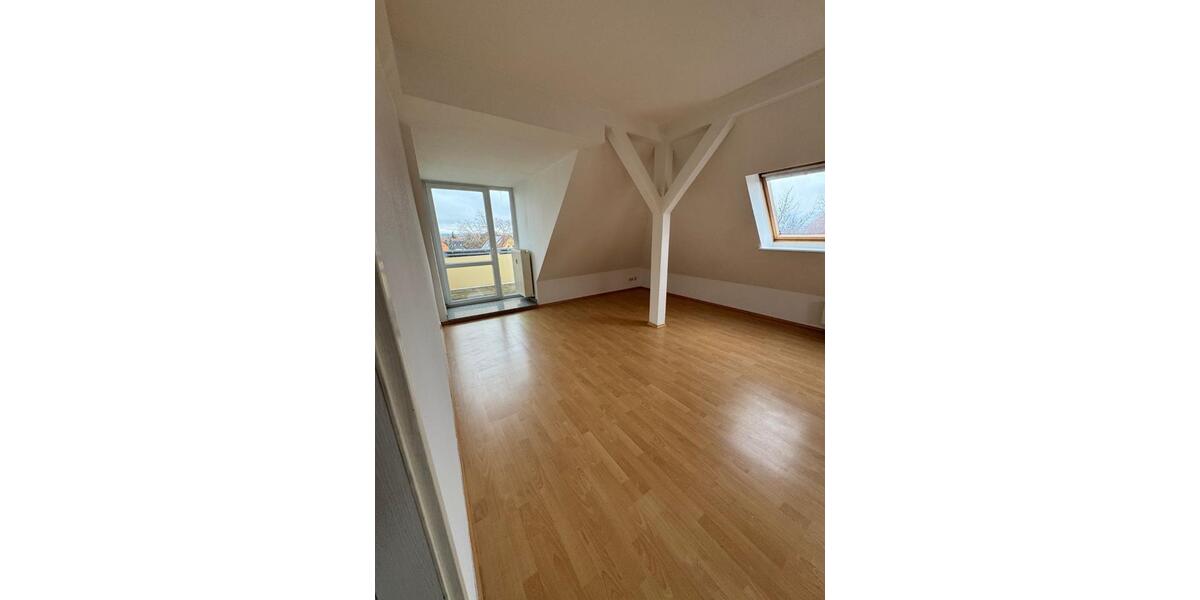 Dachgeschoßwohnung Zeitz - 3 Zimmer, 74 m&sup2;, 444&euro; | Angebot:25345038