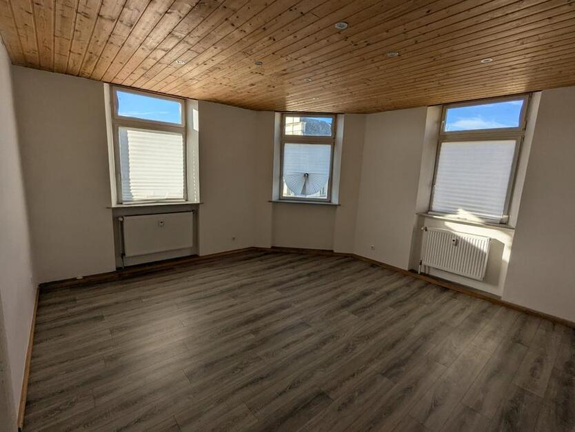 Schöne 2-Raum-Wohnung mit Einbauküche 70m2 zentral in Plauen