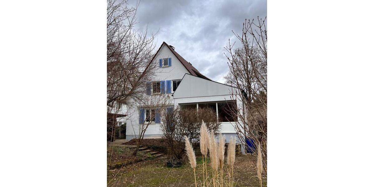 Vermietung: Einfamilienhaus mit großem Garten, zentrale Lage 5 zimmer