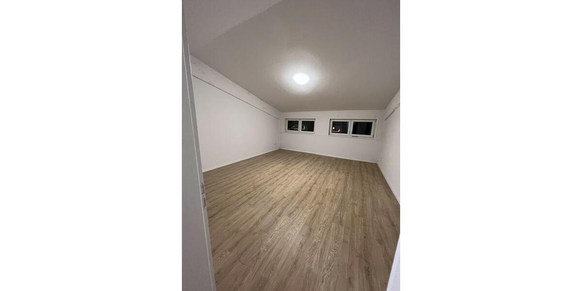 Wohnen auf Zeit Hilden - 7 Zimmer, 240 m&sup2;, 505&euro; | Angebot:24802444
