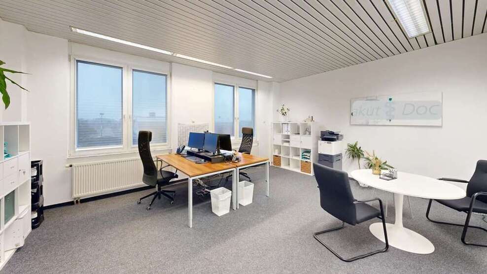 Büro in Düsseldorf 1.090 € 57 m²