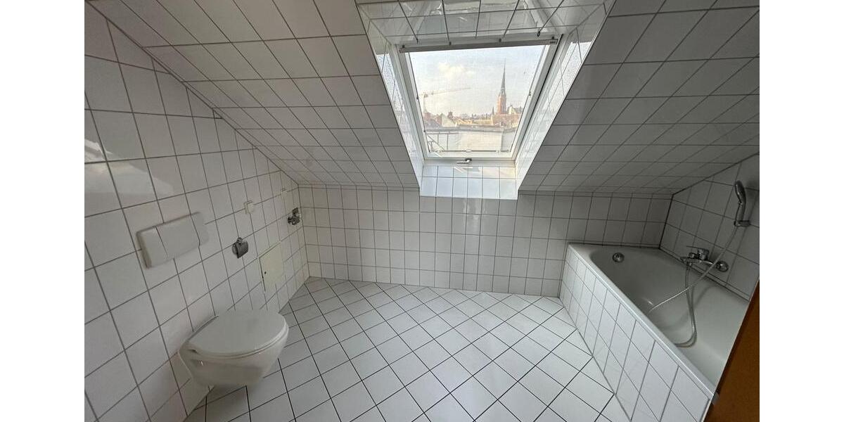 Dachgeschoßwohnung Altenburg - 3 Zimmer, 106 m&sup2;, 636&euro; | Angebot:25999858