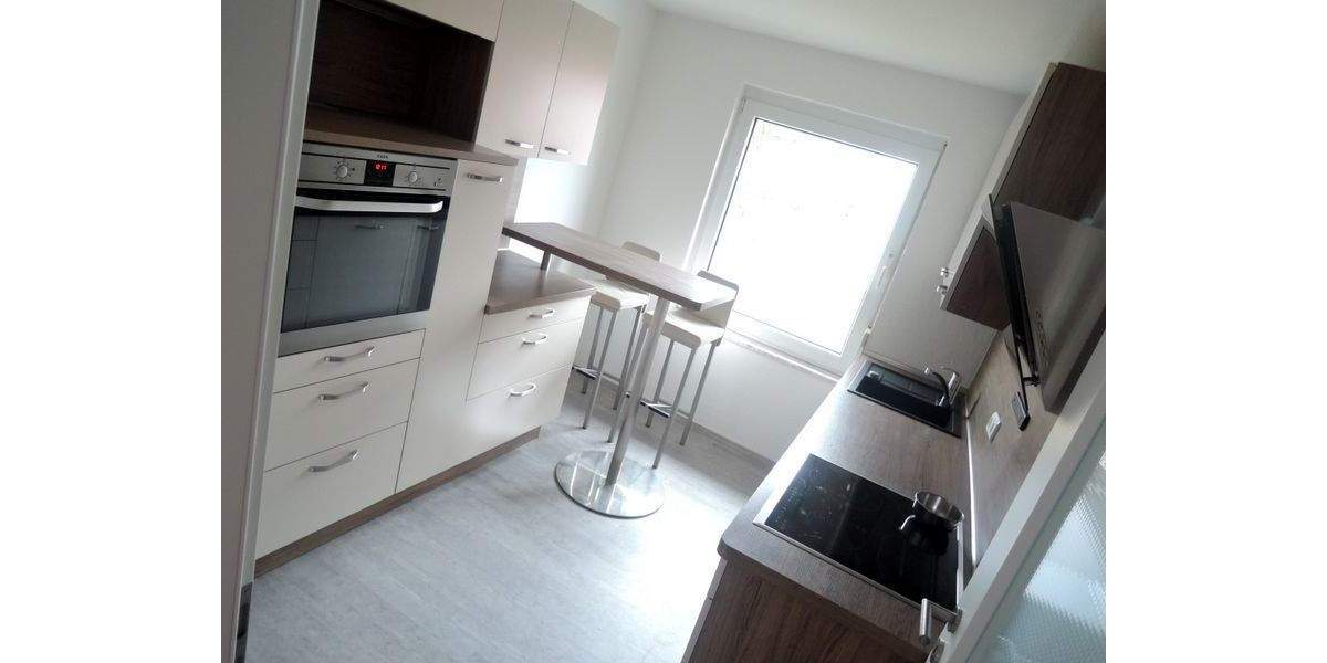 Top gepflegte und helle Etagenwohnung mit Einbauküche, Balkon und Gartennutzung nahe der Innenstadt 3 zimmer