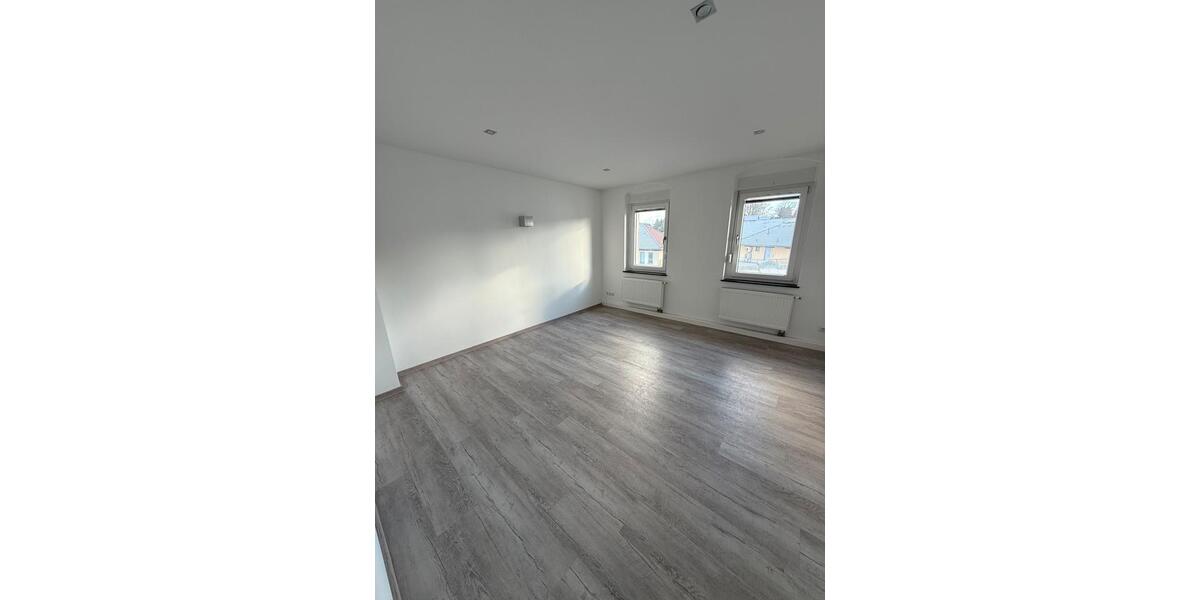 Dachgeschoßwohnung Fraureuth - 2 Zimmer, 49 m&sup2;, 292&euro; | Angebot:25106662