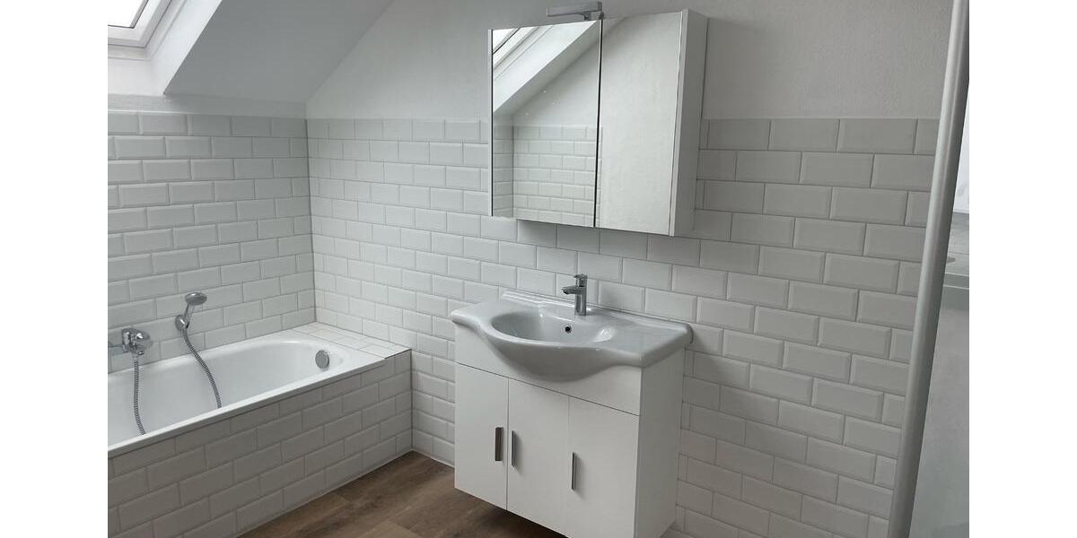 Dachgeschoßwohnung Plettenberg - 4 Zimmer, 150 m&sup2;, 1.250&euro; | Angebot:24363028