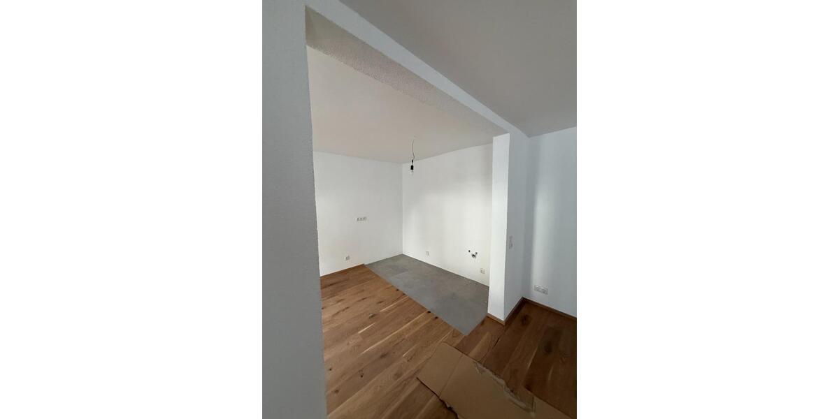 Nach Renovierung: Erstbezug in zentraler Lage inkl EBK 3 zimmer