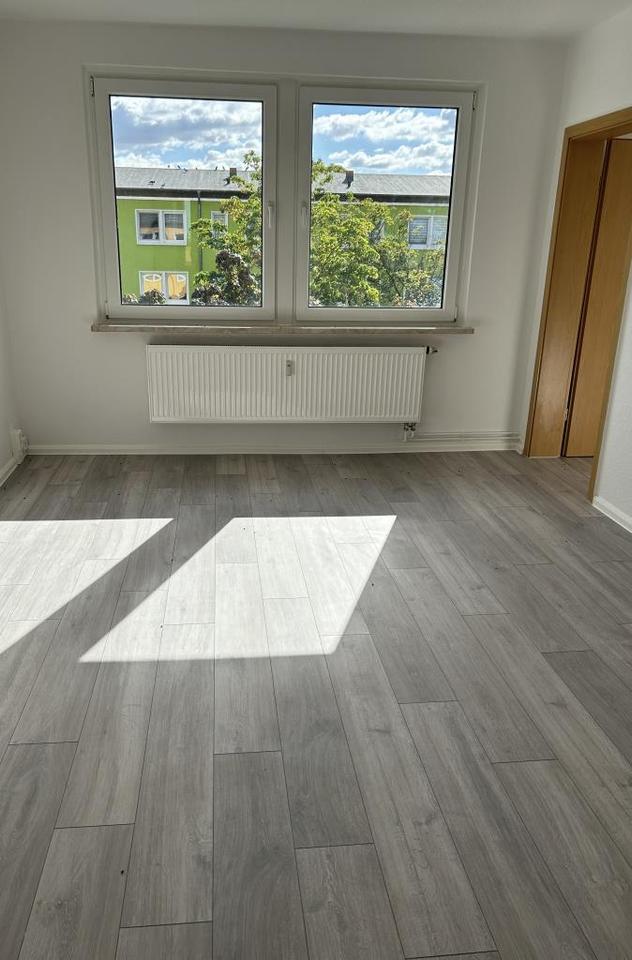 4-Zimmer-Wohnung mit 2 Bädern! zimmer