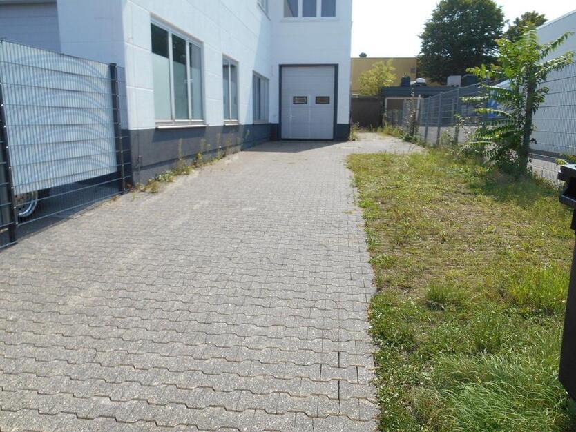 Moderne Autowerkstatt in Wiesbaden zimmer