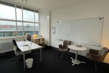 Helles Büro gegenüber dem Münster HBF – Gemeinschaft, WLAN & 247 zimmer