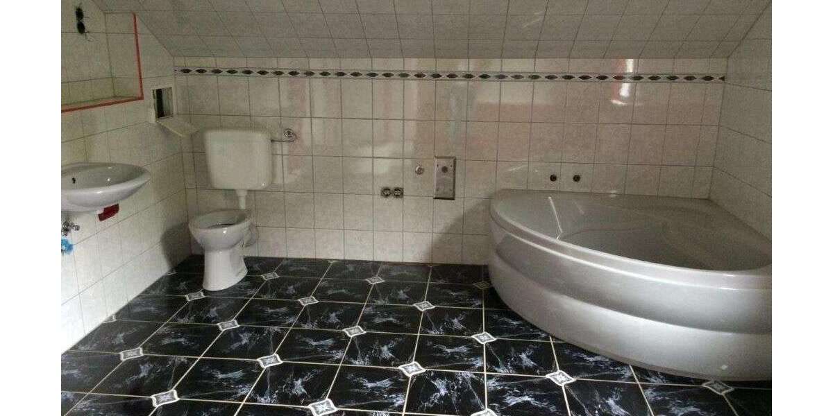 Hier können 1-2 Familien wohnen, 6,5-Zimmer, in sehr ruhiger Lage von Krölpa - Maisonettenwohnung Krölpa b. Pößneck | Angebot:27273446