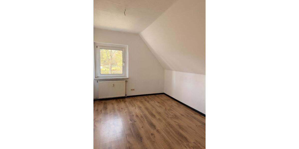 Dachgeschoßwohnung Neukieritzsch - 2 Zimmer, 38 m&sup2;, 215&euro; | Angebot:25378479