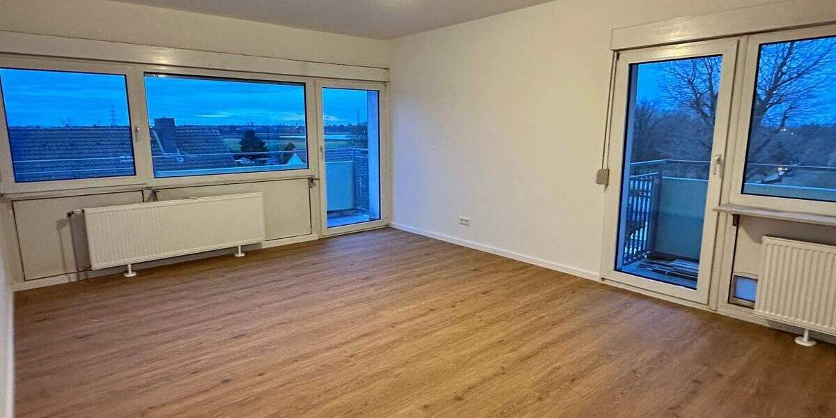 Wohnen am Feldrand: Lichtdurchflutete 4-Zimmer-Wohnung mit Doppelbalkon & KFZ Stellplatz 4 zimmer