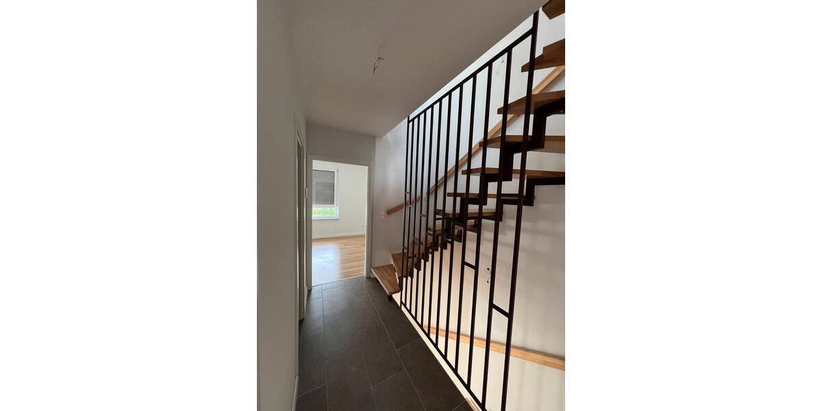 Etagenwohnung Stockstadt am Main - 5 Zimmer, 135 m&sup2;, 1.550&euro; | Angebot:25852630