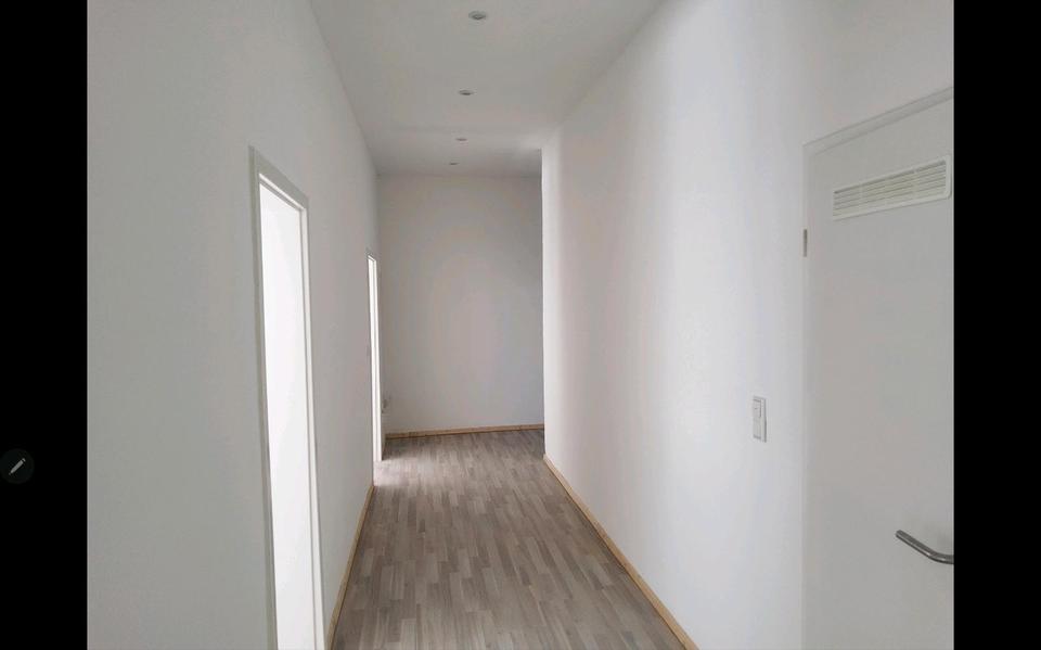 4 Zimmer Wohnung zu Vermieten In Hannover Hainholz - 100 m2 4 zimmer