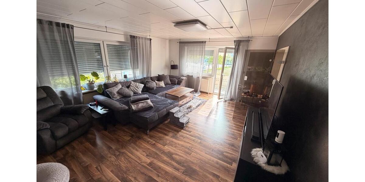 Etagenwohnung Neumarkt in der Oberpfalz Altenhof - 4 Zimmer, 107 m&sup2;, 1.350&euro; | Angebot:26384489