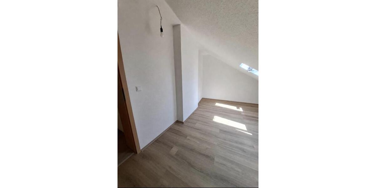 Dachgeschoßwohnung Wesel - 3.5 Zimmer, 68 m&sup2;, 500&euro; | Angebot:26517436