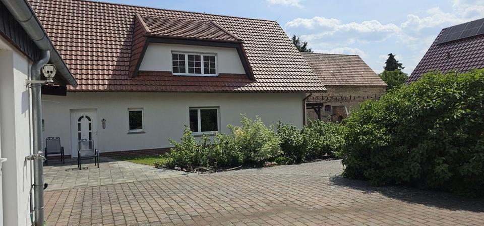 Einfamilienhaus mit EBK, Garage, PV-Anlage, Obstbäume,