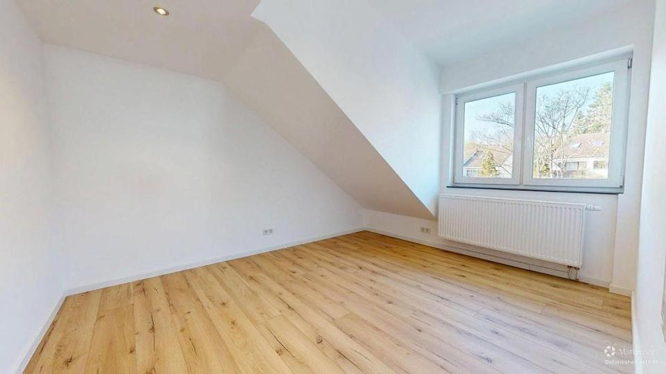 Dachgeschoßwohnung Sankt Ingbert - 3 Zimmer, 78 m&sup2;, 880&euro; | Angebot:25792280