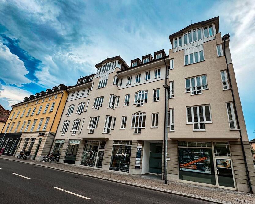 Zentral gelegene Büroräume mit Fahrstuhl und Tiefgarage (im Objekt bis 1.100qm verfügbar)