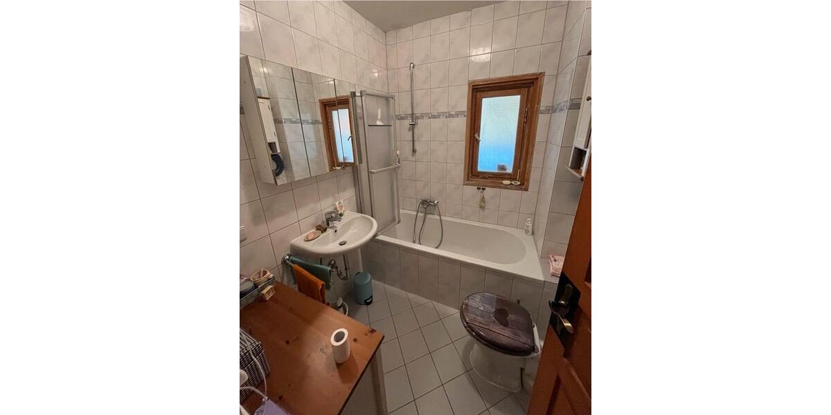 Etagenwohnung Bad Urach - 4 Zimmer, 100 m&sup2;, 990&euro; | Angebot:26611008
