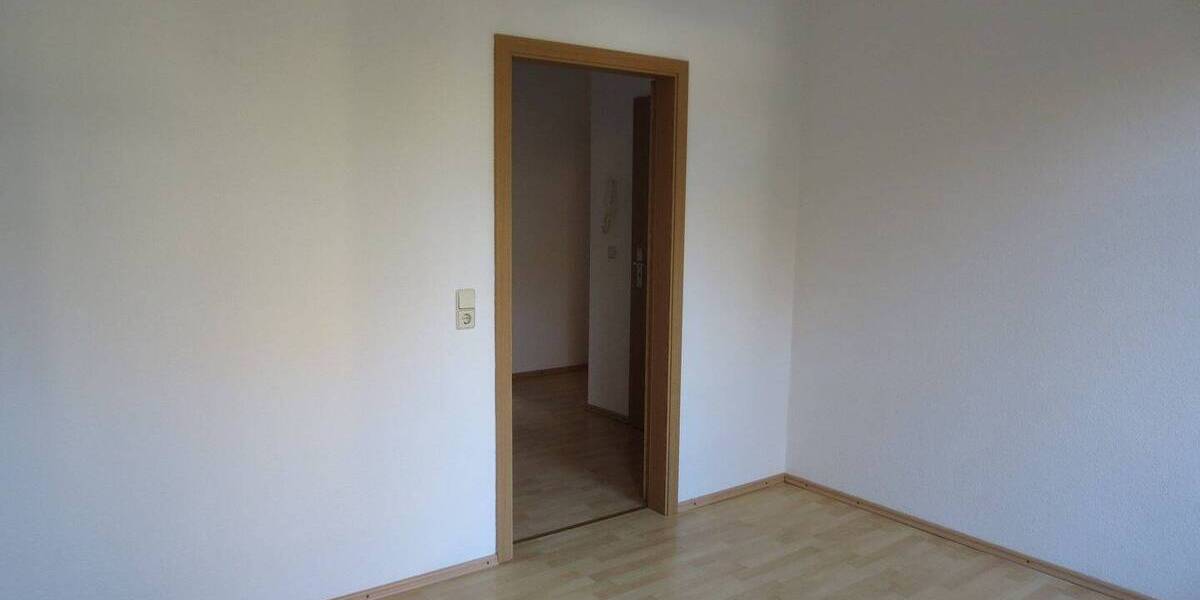 Etagenwohnung Plauen Haselbrunn - 3 Zimmer, 70 m&sup2;, 300&euro; | Angebot:26723034