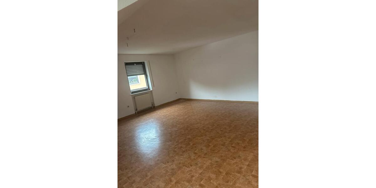 Dachgeschoßwohnung Losheim am See - 3 Zimmer, 100 m&sup2;, 850&euro; | Angebot:26582144