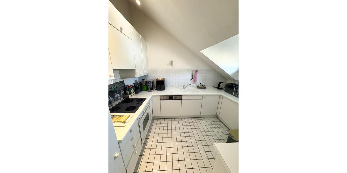 Dachgeschoßwohnung Wiesbaden Biebrich - 2 Zimmer, 90 m&sup2;, 1.315&euro; | Angebot:25136770