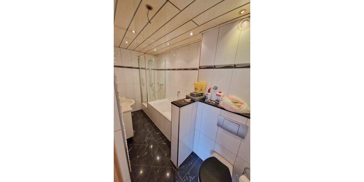 Komfortables Wohnen: Balkon, Tiefgarage, Pool & Sauna in Duisburg 3 zimmer