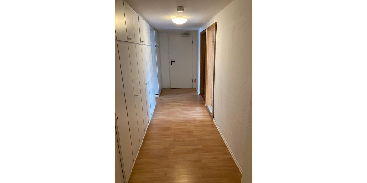 Etagenwohnung Wolfhagen - 6 Zimmer, 142 m&sup2;, 780&euro; | Angebot:26285052