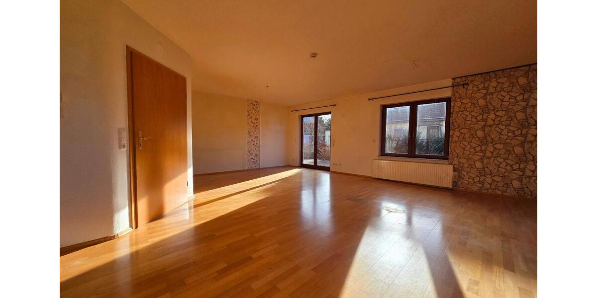 Erdgeschoßwohnung Bad Hersfeld - 2 Zimmer, 90 m&sup2;, 748&euro; | Angebot:25177498