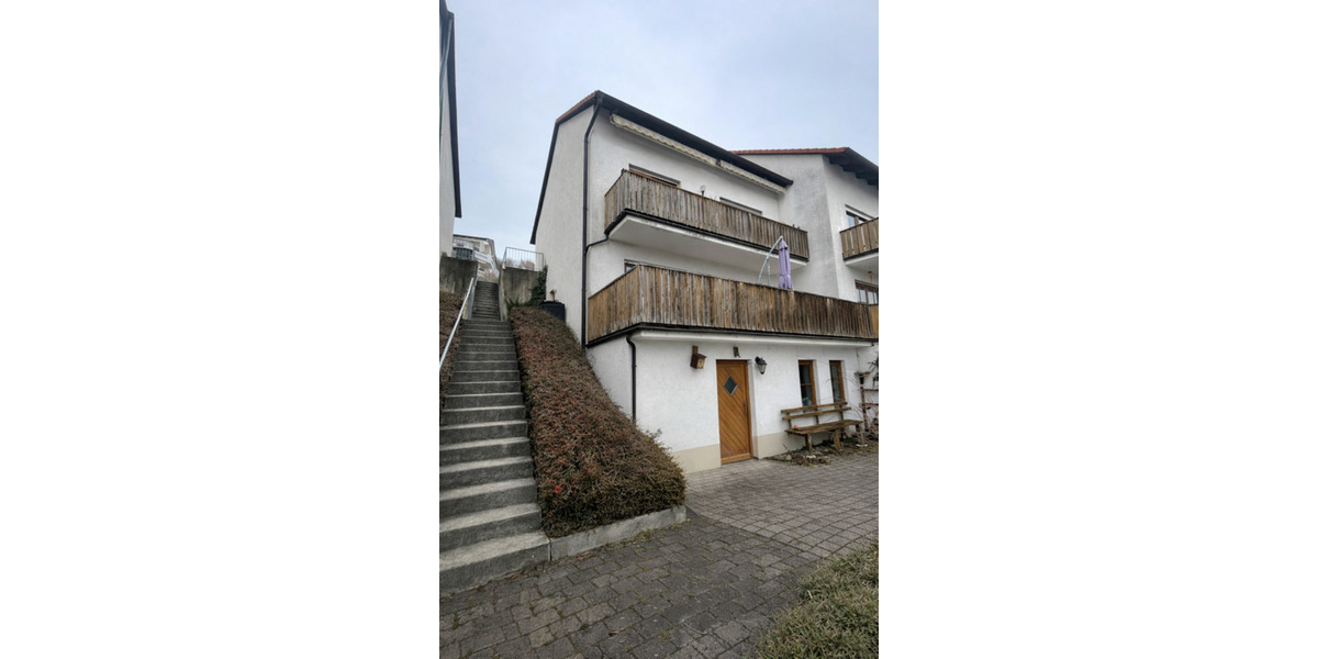 2-Zimmer Souterrainwohnung mit Balkon, eigenem Garten & Keller 2 zimmer