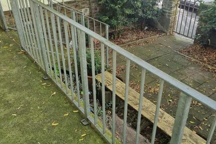 Kleiner Vorgarten und Balkon inklusive 3 zimmer