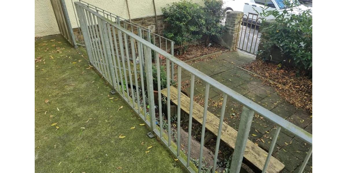 Kleiner Vorgarten und Balkon inklusive 3 zimmer