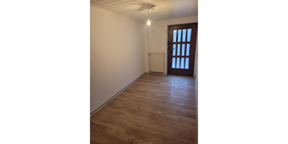 Erdgeschoßwohnung Hennweiler - 3 Zimmer, 102 m&sup2;, 670&euro; | Angebot:25952472