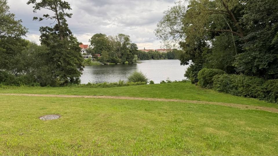 Dachgeschoßwohnung Schwerin Friedrichsthal - 4 Zimmer, 137 m&sup2;, 1.370&euro; | Angebot:25855164