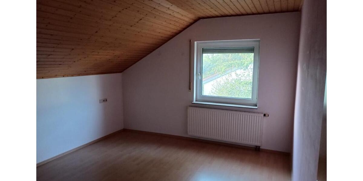 Dachgeschoßwohnung Crailsheim - 3.5 Zimmer, 88 m&sup2;, 800&euro; | Angebot:24650533