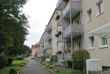 Gruna: 2-Zimmer-Wohnung mit Balkon im 3. OG, ab Januar frei 2 zimmer