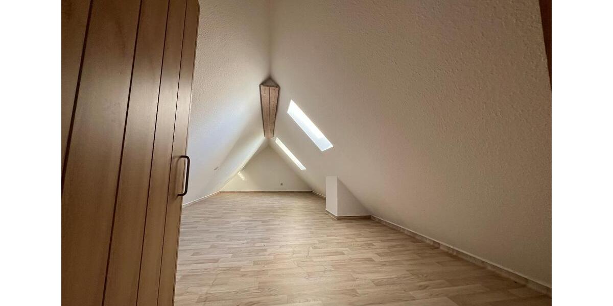Dachgeschoßwohnung Riesa - 3 Zimmer, 95 m&sup2;, 665&euro; | Angebot:23021009