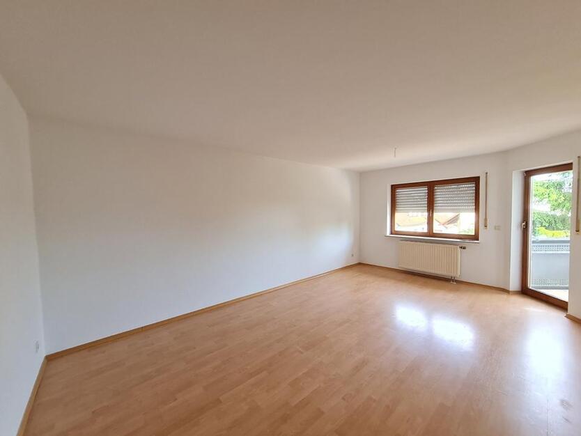 *helle 3-Zimmer-Wohnung mit Balkon und Garage*